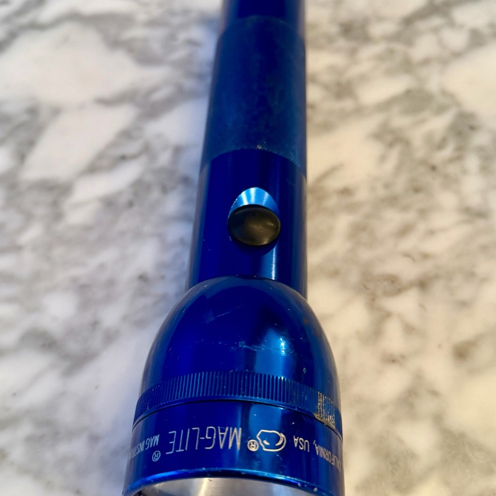 Vintage Maglite 2D Cell Blue Chrome Flashlight 10"  MAG-LITE USA Tested Works